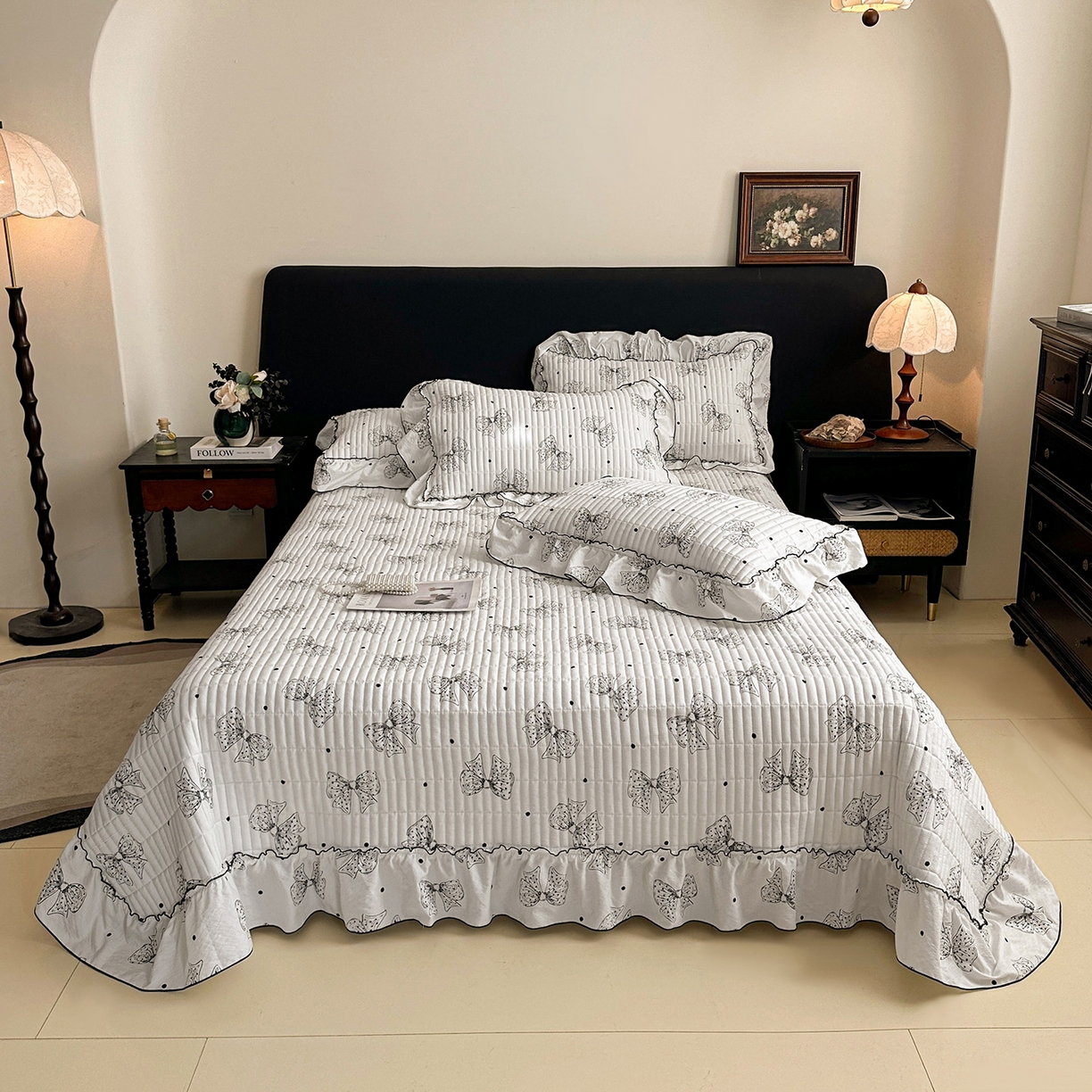 91家纺网 家纺一手货源 找家纺 眠势力 2026新款双层纱花边床盖单件加厚夹棉云感皱皱纱大花边床单三件套赫本风 墨羽蝶影