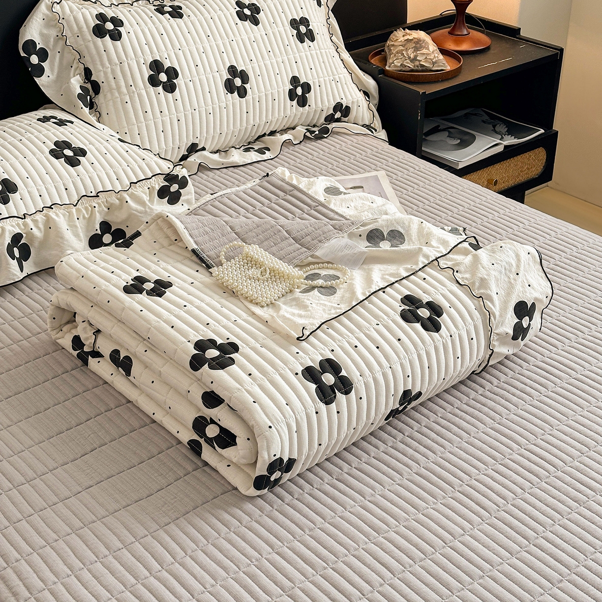 91家纺网 家纺一手货源 找家纺 眠势力 2026新款双层纱花边床盖单件加厚夹棉云感皱皱纱大花边床单三件套赫本风 宝格风情