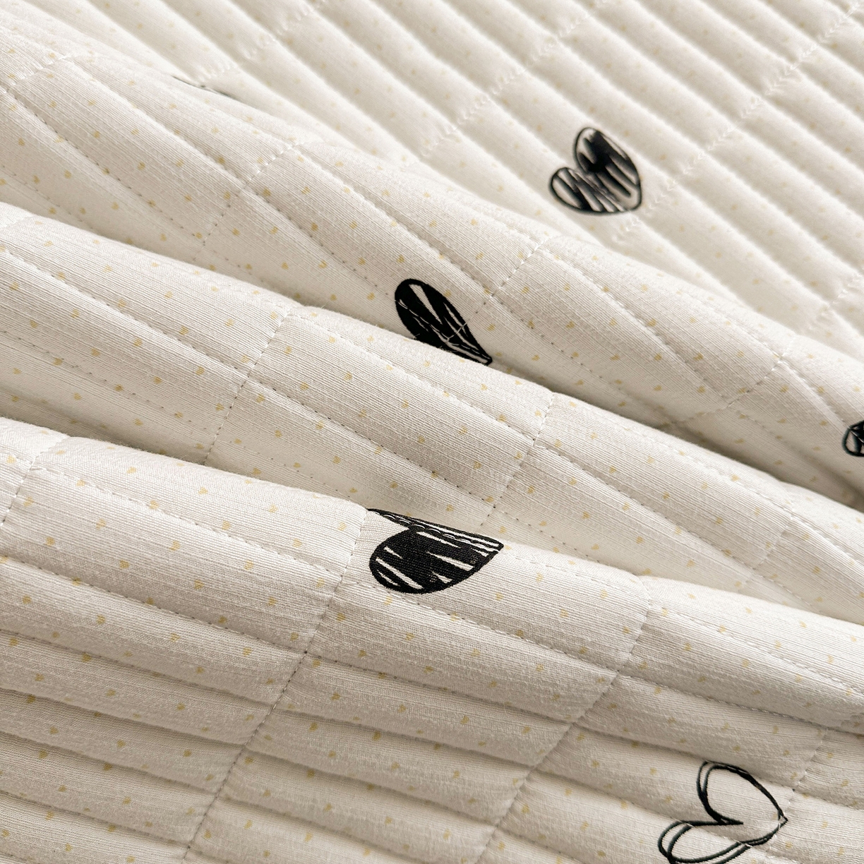 91家纺网 家纺一手货源 找家纺 眠势力 2026新款双层纱花边床盖单件加厚夹棉云感皱皱纱大花边床单三件套赫本风 心语告白