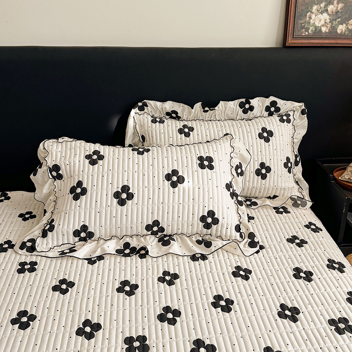 91家纺网 家纺一手货源 找家纺 眠势力 2026新款双层纱花边床盖单件加厚夹棉云感皱皱纱大花边床单三件套赫本风 宝格风情