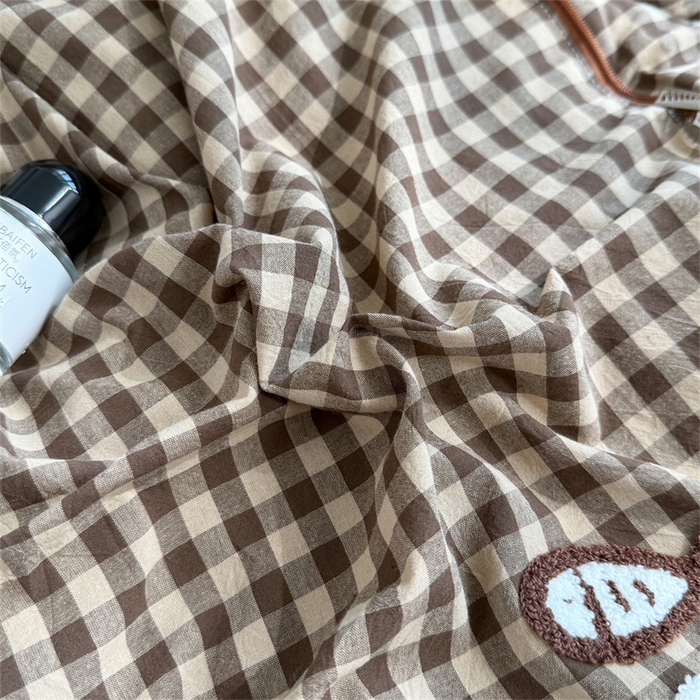 91家纺网 家纺一手货源 找家纺 宝马家纺  2026年新款色织全棉毛巾绣抱枕被系列 斑点猫