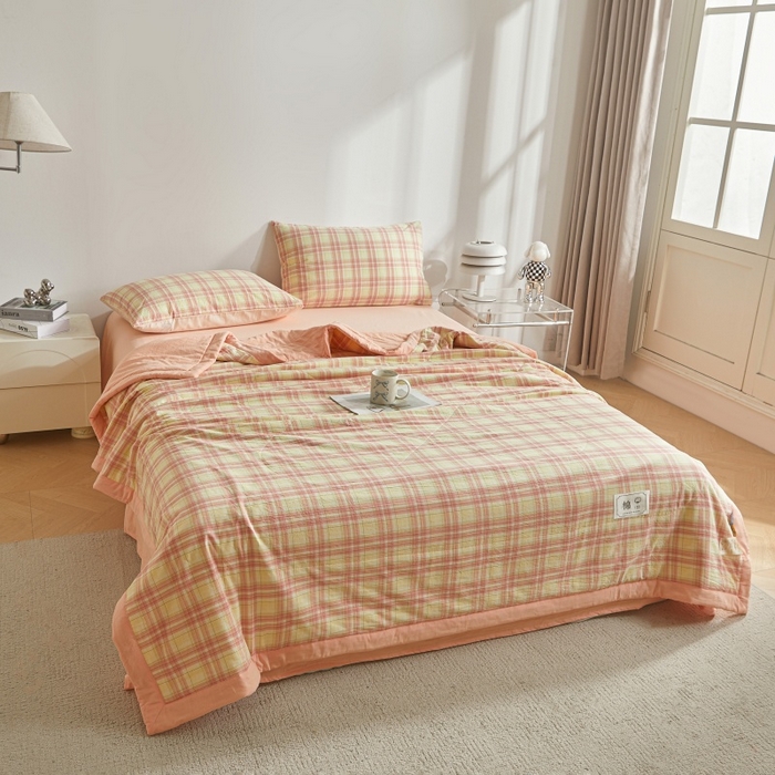 91家纺网 家纺一手货源 找家纺 爱屋及屋 2026新款无印风新疆棉花夏被夏凉被被子被芯 柠檬粉格