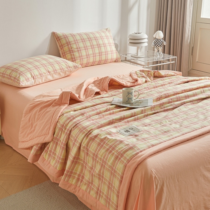 91家纺网 家纺一手货源 找家纺 爱屋及屋 2026新款无印风新疆棉花夏被夏凉被被子被芯 柠檬粉格