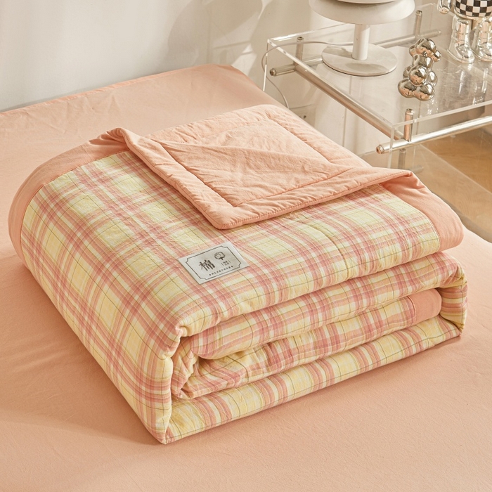 91家纺网 家纺一手货源 找家纺 爱屋及屋 2026新款无印风新疆棉花夏被夏凉被被子被芯 柠檬粉格