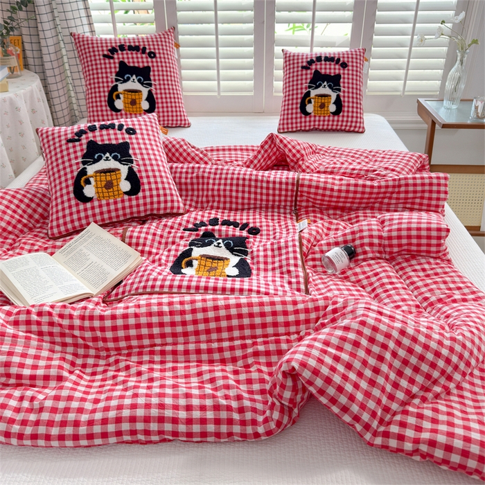 91家纺网 家纺一手货源 找家纺 宝马家纺  2026年新款色织全棉毛巾绣抱枕被系列 咖啡猫