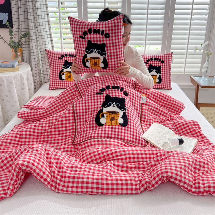 91家纺网 家纺一手货源 找家纺 宝马家纺  2026年新款色织全棉毛巾绣抱枕被系列 咖啡猫