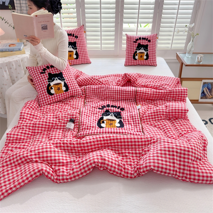 91家纺网 家纺一手货源 找家纺 宝马家纺  2026年新款色织全棉毛巾绣抱枕被系列 咖啡猫