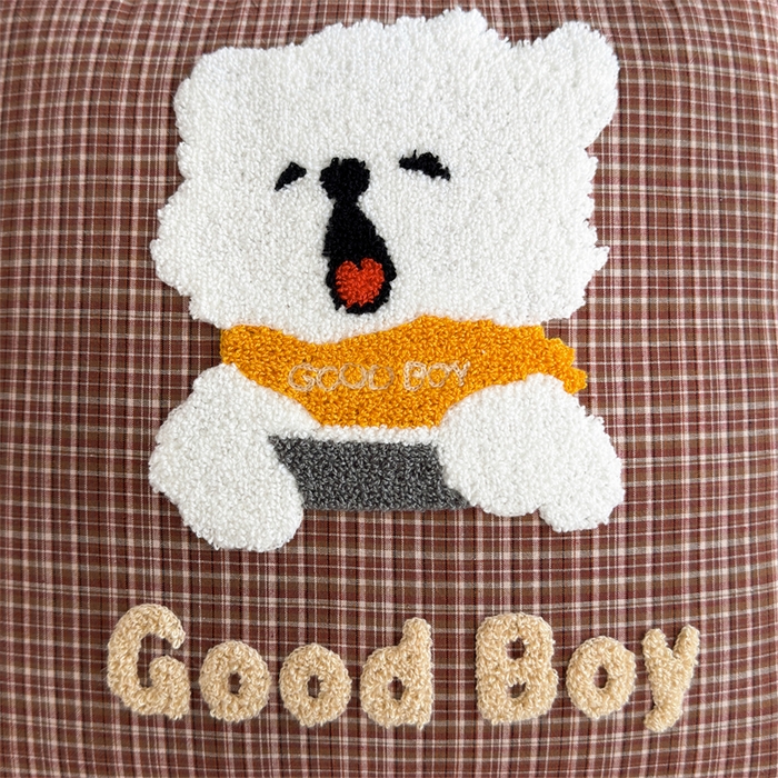 91家纺网 家纺一手货源 找家纺 宝马家纺  2026年新款色织全棉毛巾绣抱枕被系列 小男孩