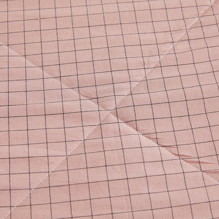 91家纺网 家纺一手货源 找家纺 爱屋及屋 2026新款无印风新疆棉花夏被夏凉被被子被芯 雾粉格