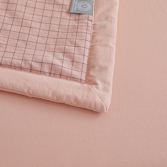 91家纺网 家纺一手货源 找家纺 爱屋及屋 2026新款无印风新疆棉花夏被夏凉被被子被芯 雾粉格