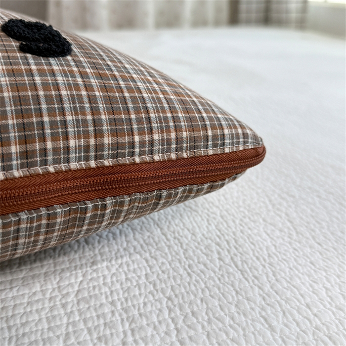 91家纺网 家纺一手货源 找家纺 宝马家纺  2026年新款色织全棉毛巾绣抱枕被系列 BOB狗