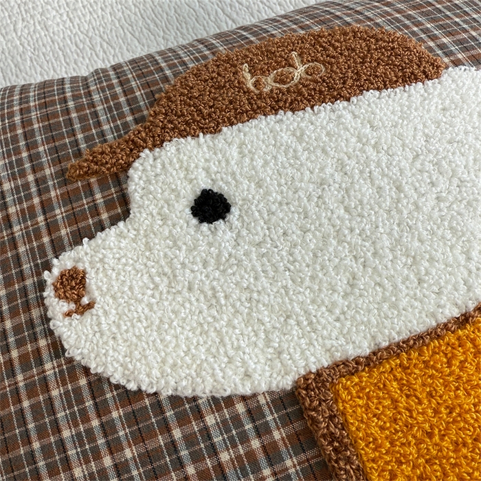 91家纺网 家纺一手货源 找家纺 宝马家纺  2026年新款色织全棉毛巾绣抱枕被系列 BOB狗