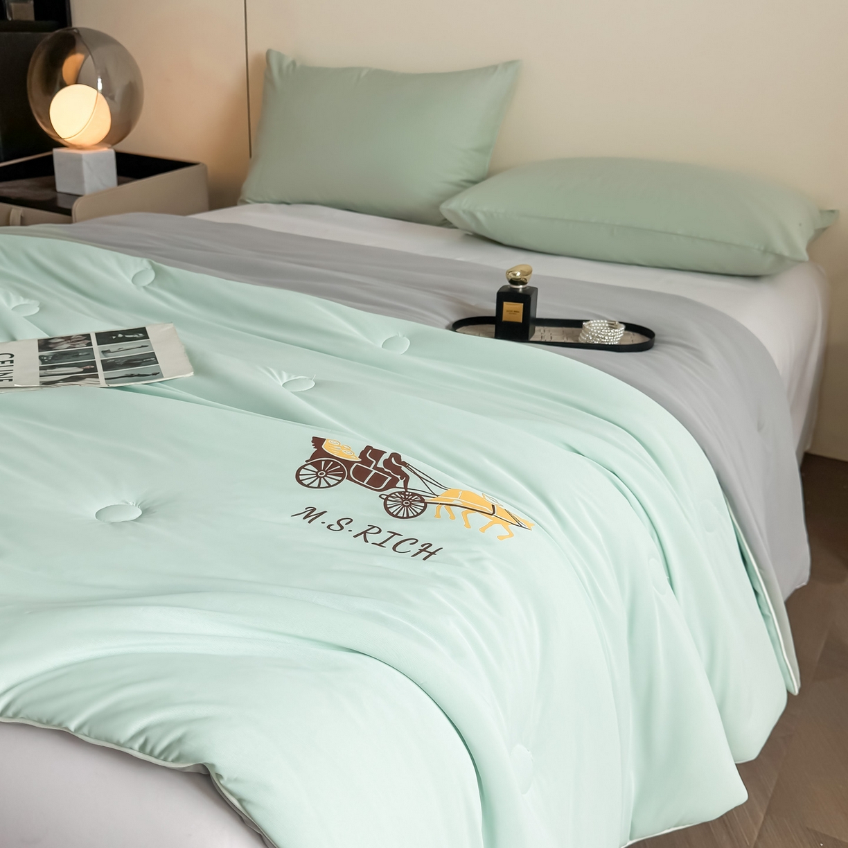 91家纺网 家纺一手货源 找家纺 遇见家居生活馆 2026新款凉感丝夏被夏凉被空调被-夏沫 夏沫-繁星蓝小马