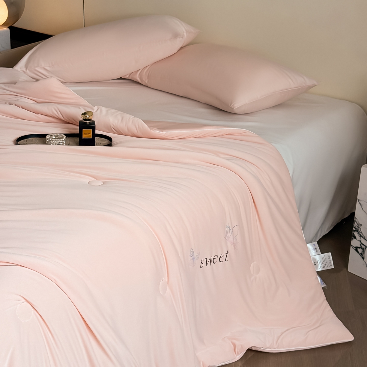 91家纺网 家纺一手货源 找家纺 遇见家居生活馆 2026新款凉感丝夏被夏凉被空调被-夏沫 夏沫-嫩粉蝴蝶