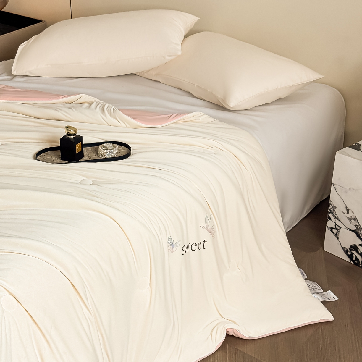 91家纺网 家纺一手货源 找家纺 遇见家居生活馆 2026新款凉感丝夏被夏凉被空调被-夏沫 夏沫-香槟蝴蝶