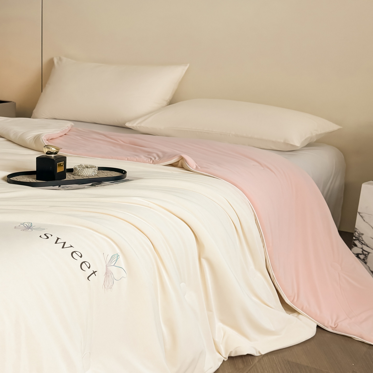 91家纺网 家纺一手货源 找家纺 遇见家居生活馆 2026新款凉感丝夏被夏凉被空调被-夏沫 夏沫-香槟蝴蝶