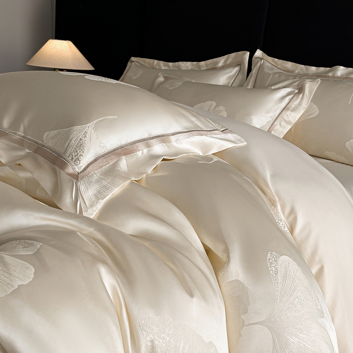 91家纺网 家纺一手货源 找家纺 置顶家纺 2026新款栀夏银杏叶亲肤提花刺绣四件套 栀夏-奶昔白