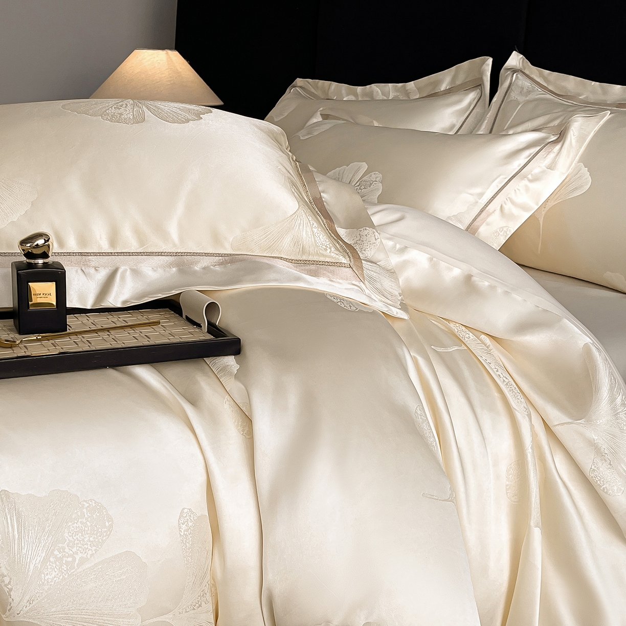 91家纺网 家纺一手货源 找家纺 置顶家纺 2026新款栀夏银杏叶亲肤提花刺绣四件套 栀夏-奶昔白