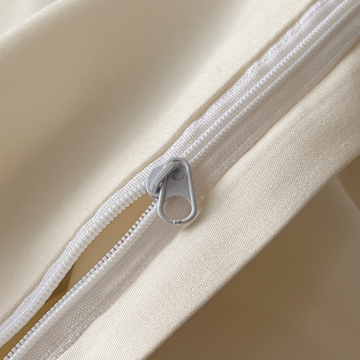 91家纺网 家纺一手货源 找家纺 置顶家纺 2026新款栀夏银杏叶亲肤提花刺绣四件套 栀夏-奶昔白