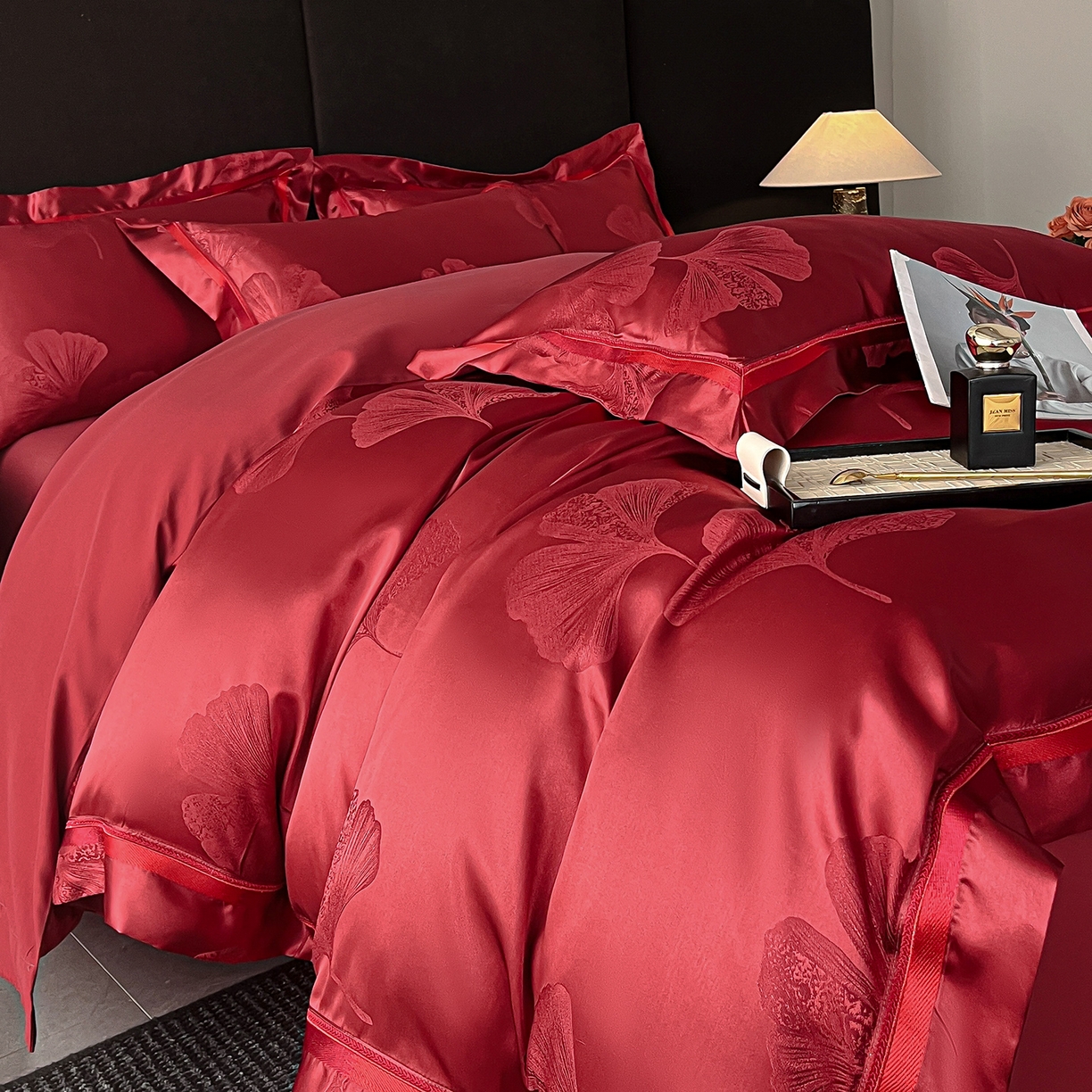 91家纺网 家纺一手货源 找家纺 置顶家纺 2026新款栀夏银杏叶亲肤提花刺绣四件套 栀夏-酒红