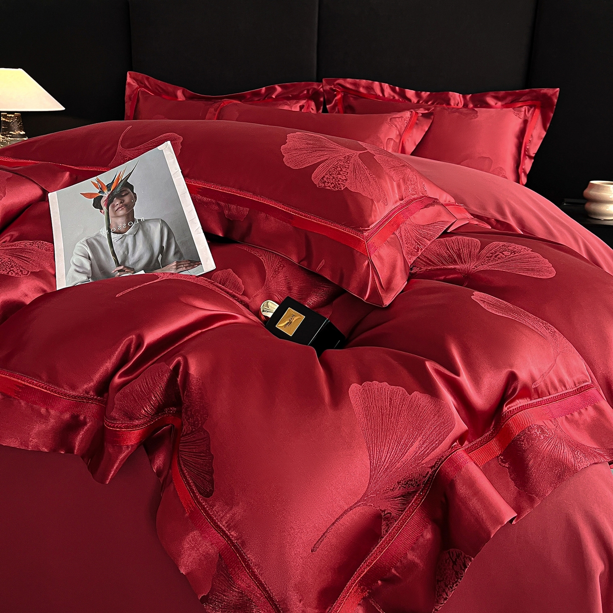 91家纺网 家纺一手货源 找家纺 置顶家纺 2026新款栀夏银杏叶亲肤提花刺绣四件套 栀夏-酒红