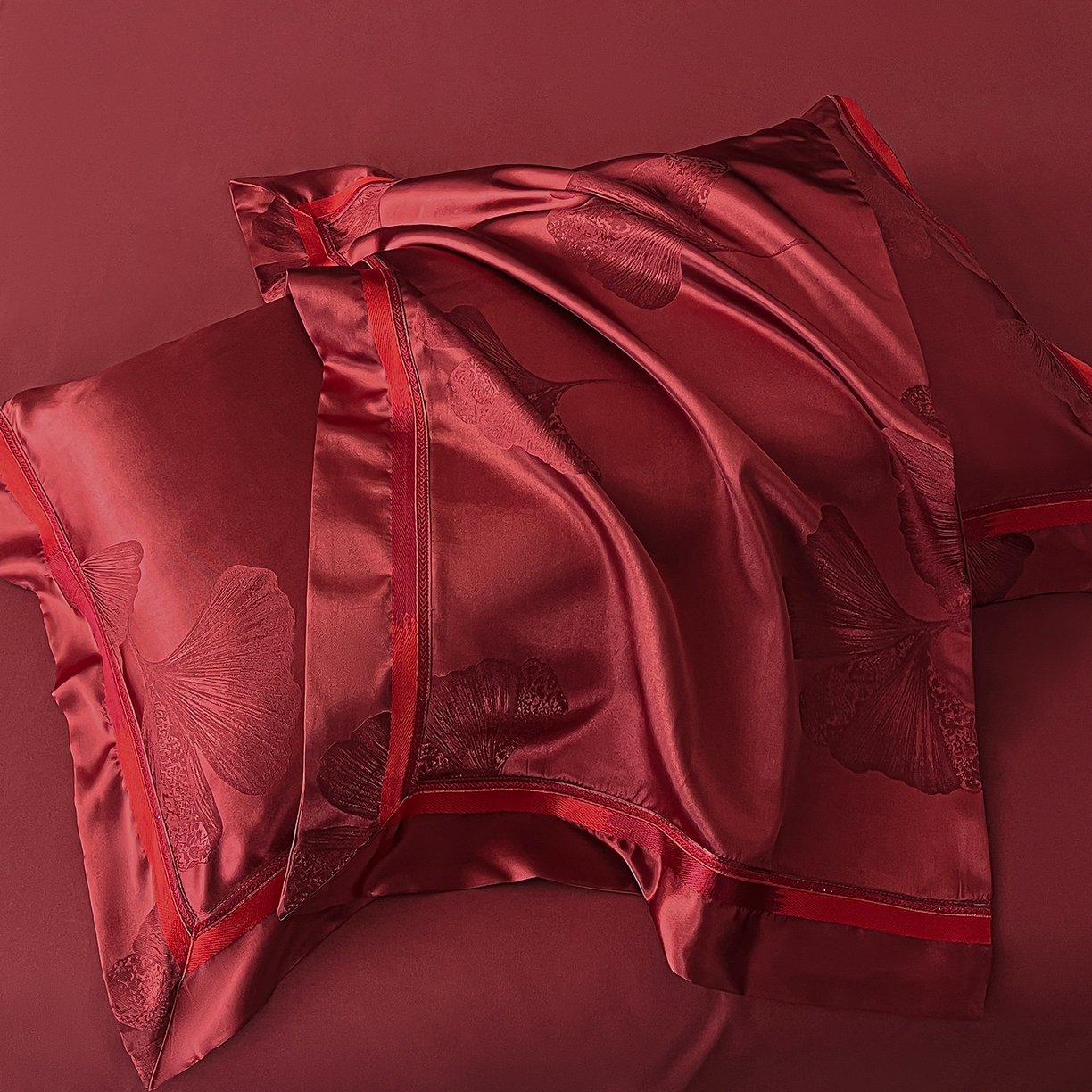 91家纺网 家纺一手货源 找家纺 置顶家纺 2026新款栀夏银杏叶亲肤提花刺绣四件套 栀夏-酒红