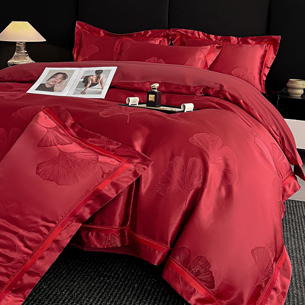 91家纺网 家纺一手货源 找家纺 置顶家纺 2026新款栀夏银杏叶亲肤提花刺绣四件套 栀夏-酒红