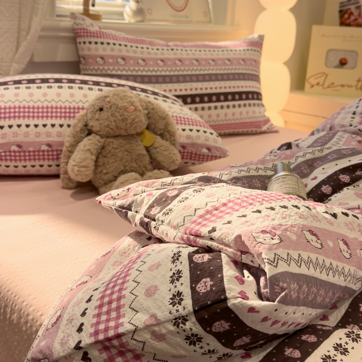 91家纺网 家纺一手货源 找家纺 老K (原美阁） 2026新款费尔岛泡芙棉四件套简约款单被套四件套 甜心凯特粉