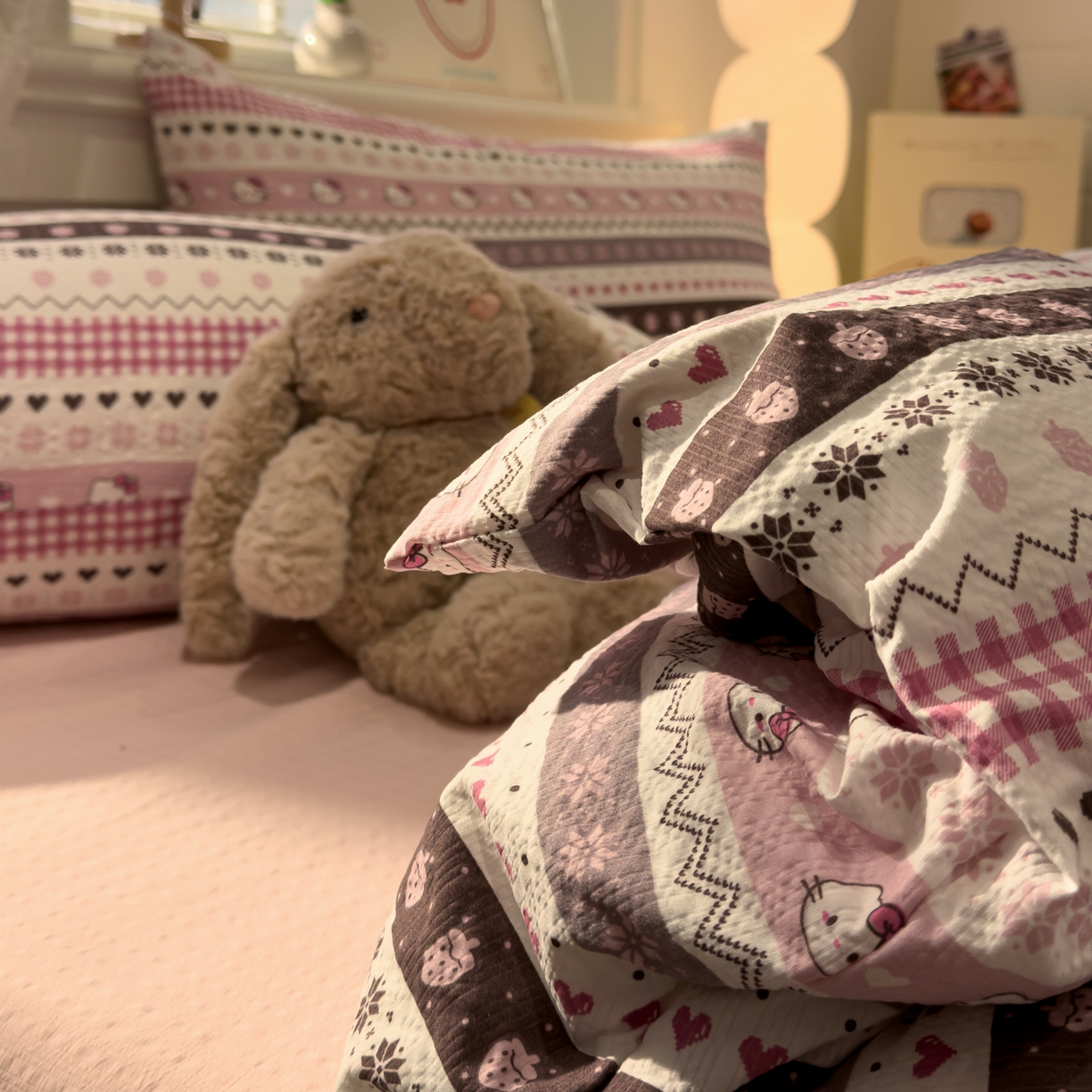 91家纺网 家纺一手货源 找家纺 老K (原美阁） 2026新款费尔岛泡芙棉四件套简约款单被套四件套 甜心凯特粉