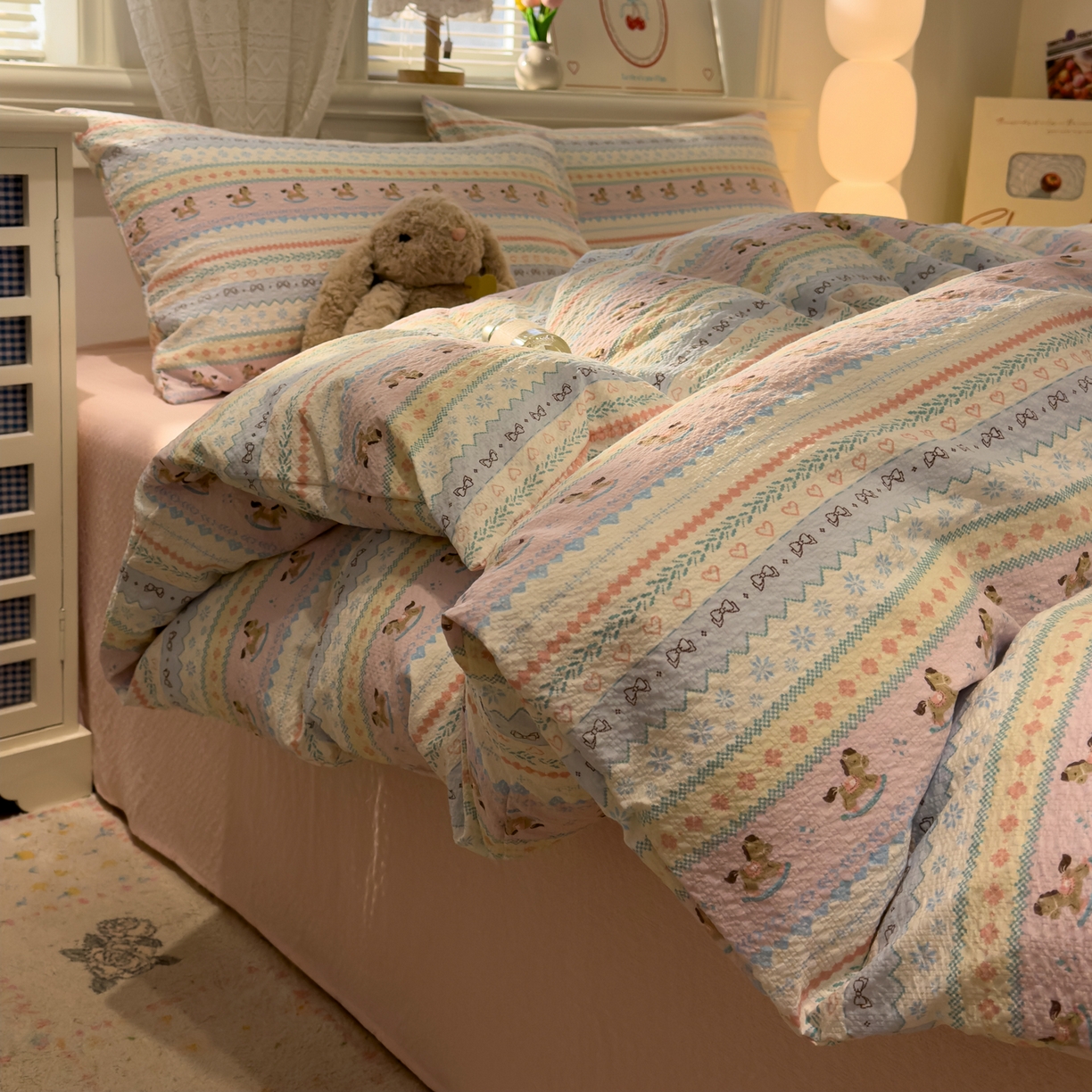 91家纺网 家纺一手货源 找家纺 老K (原美阁） 2026新款费尔岛泡芙棉四件套简约款单被套四件套 欢快小木马