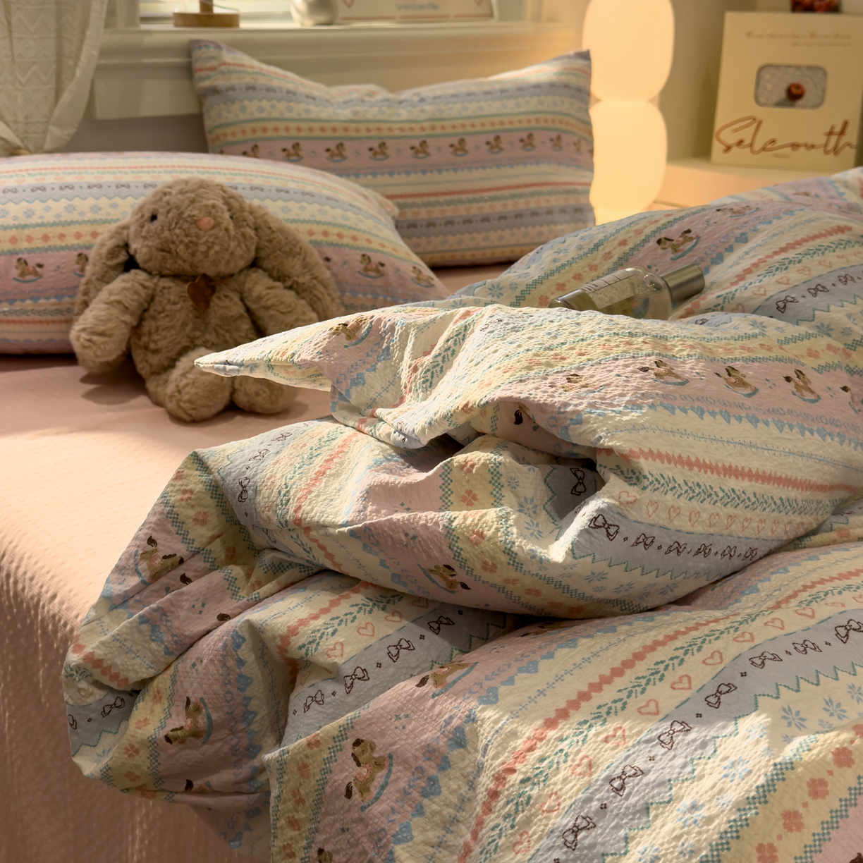 91家纺网 家纺一手货源 找家纺 老K (原美阁） 2026新款费尔岛泡芙棉四件套简约款单被套四件套 欢快小木马