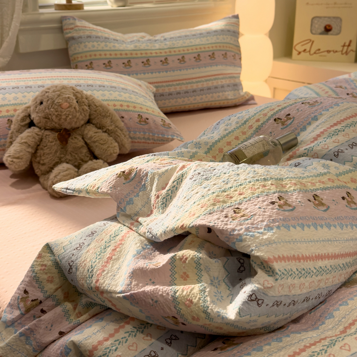 91家纺网 家纺一手货源 找家纺 老K (原美阁） 2026新款费尔岛泡芙棉四件套简约款单被套四件套 欢快小木马