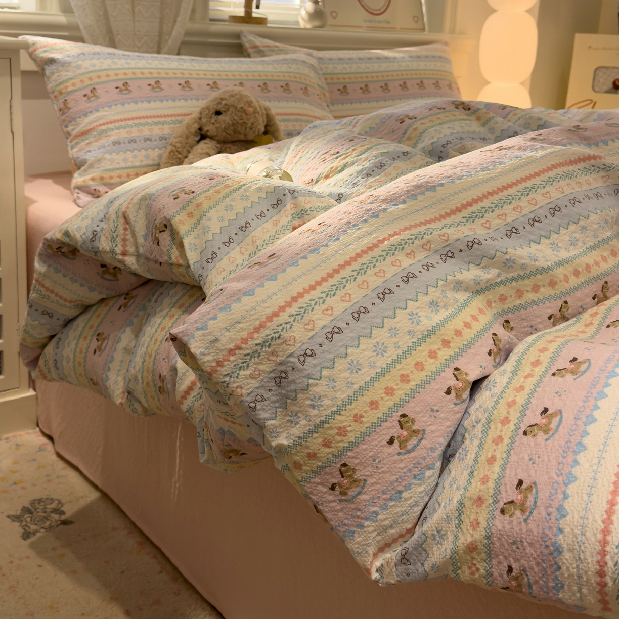 91家纺网 家纺一手货源 找家纺 老K (原美阁） 2026新款费尔岛泡芙棉四件套简约款单被套四件套 欢快小木马