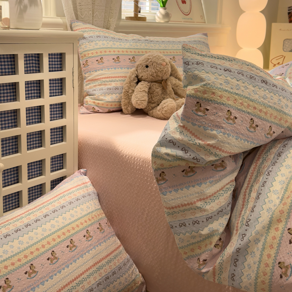 91家纺网 家纺一手货源 找家纺 老K (原美阁） 2026新款费尔岛泡芙棉四件套简约款单被套四件套 欢快小木马