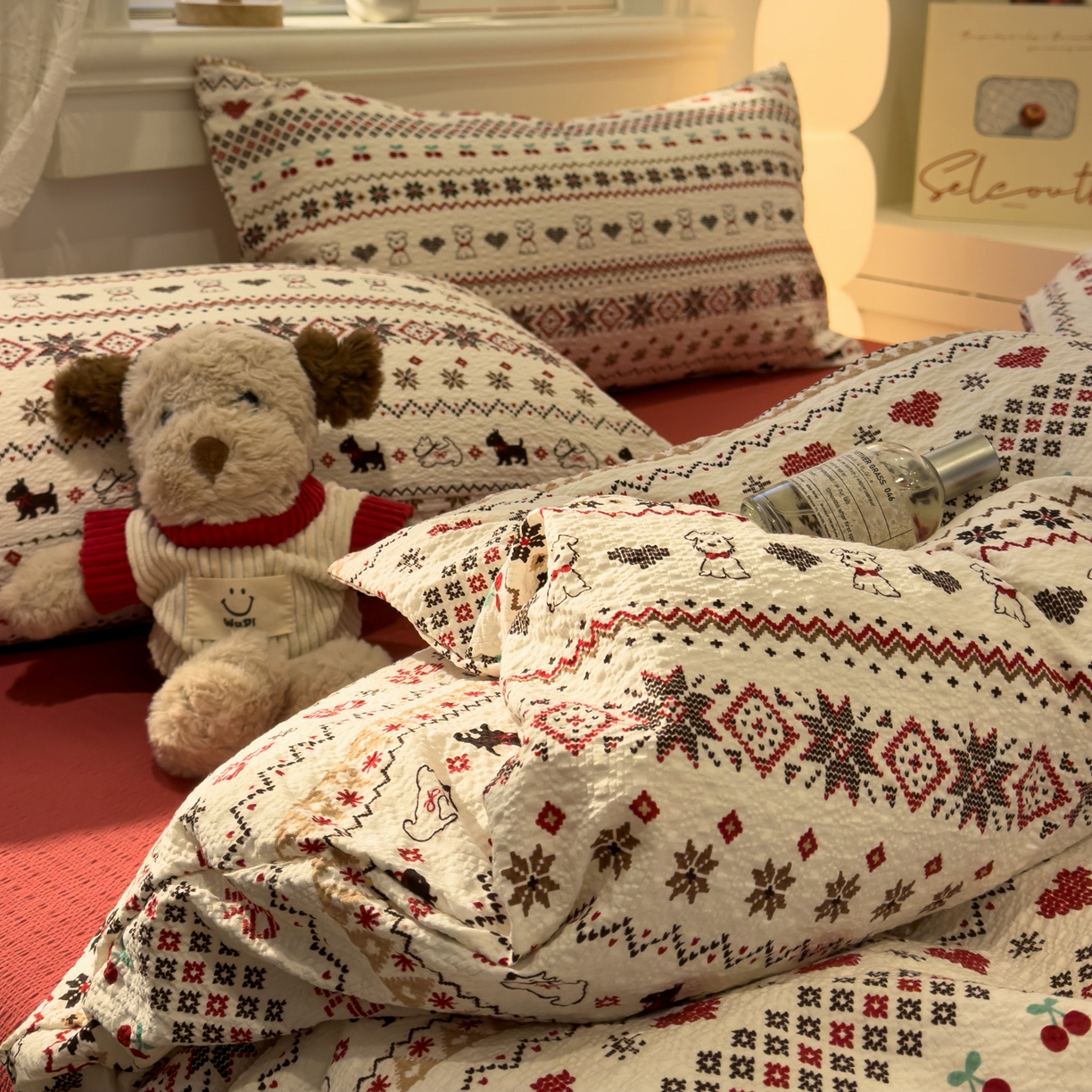 91家纺网 家纺一手货源 找家纺 老K (原美阁） 2026新款费尔岛泡芙棉四件套简约款单被套四件套 圣诞小狗