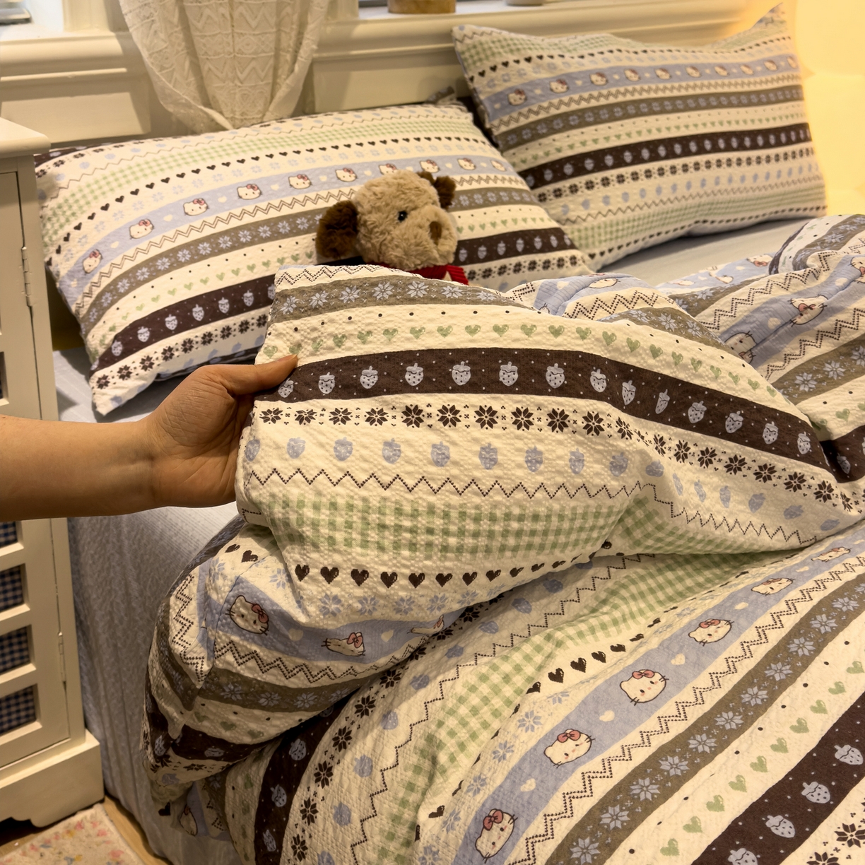 91家纺网 家纺一手货源 找家纺 老K (原美阁） 2026新款费尔岛泡芙棉四件套简约款单被套四件套 甜心凯特猫-蓝