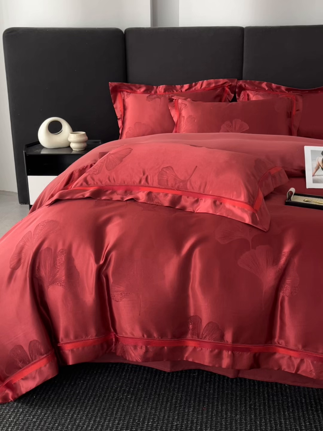 91家纺网 家纺一手货源 找家纺 置顶家纺 2026新款栀夏银杏叶亲肤提花刺绣四件套 栀夏-酒红