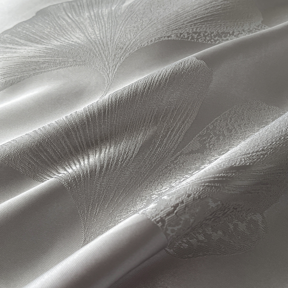 91家纺网 家纺一手货源 找家纺 置顶家纺 2026新款栀夏银杏叶亲肤提花刺绣四件套 栀夏-浅灰