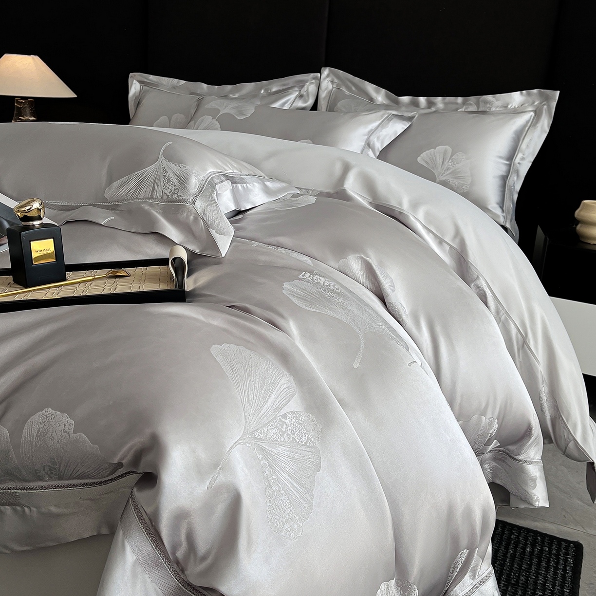 91家纺网 家纺一手货源 找家纺 置顶家纺 2026新款栀夏银杏叶亲肤提花刺绣四件套 栀夏-浅灰