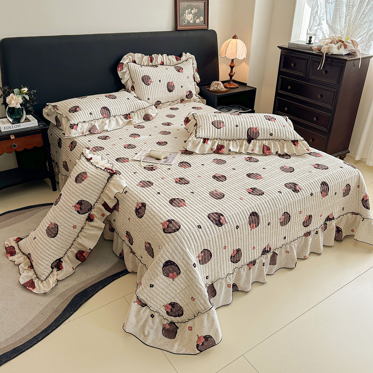 91家纺网 家纺一手货源 找家纺 眠势力 2026新款双层纱花边床盖单件加厚夹棉云感皱皱纱大花边床单三件套赫本风 乌梅子酱