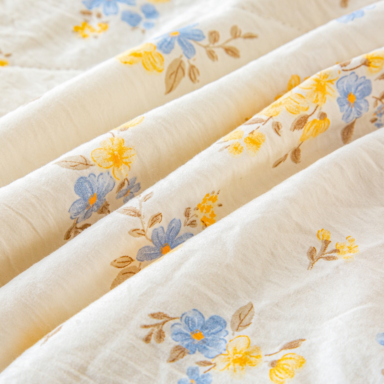 91家纺网 家纺一手货源 找家纺 美之润家纺 2026新款棉花新疆棉花被印花夏被学生单人宿舍夏被 夏梦碎花