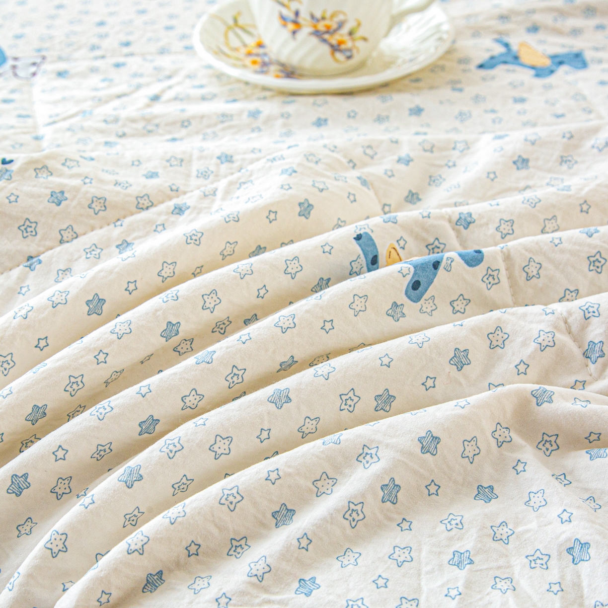 91家纺网 家纺一手货源 找家纺 美之润家纺 2026新款棉花新疆棉花被印花夏被学生单人宿舍夏被 星马漫语