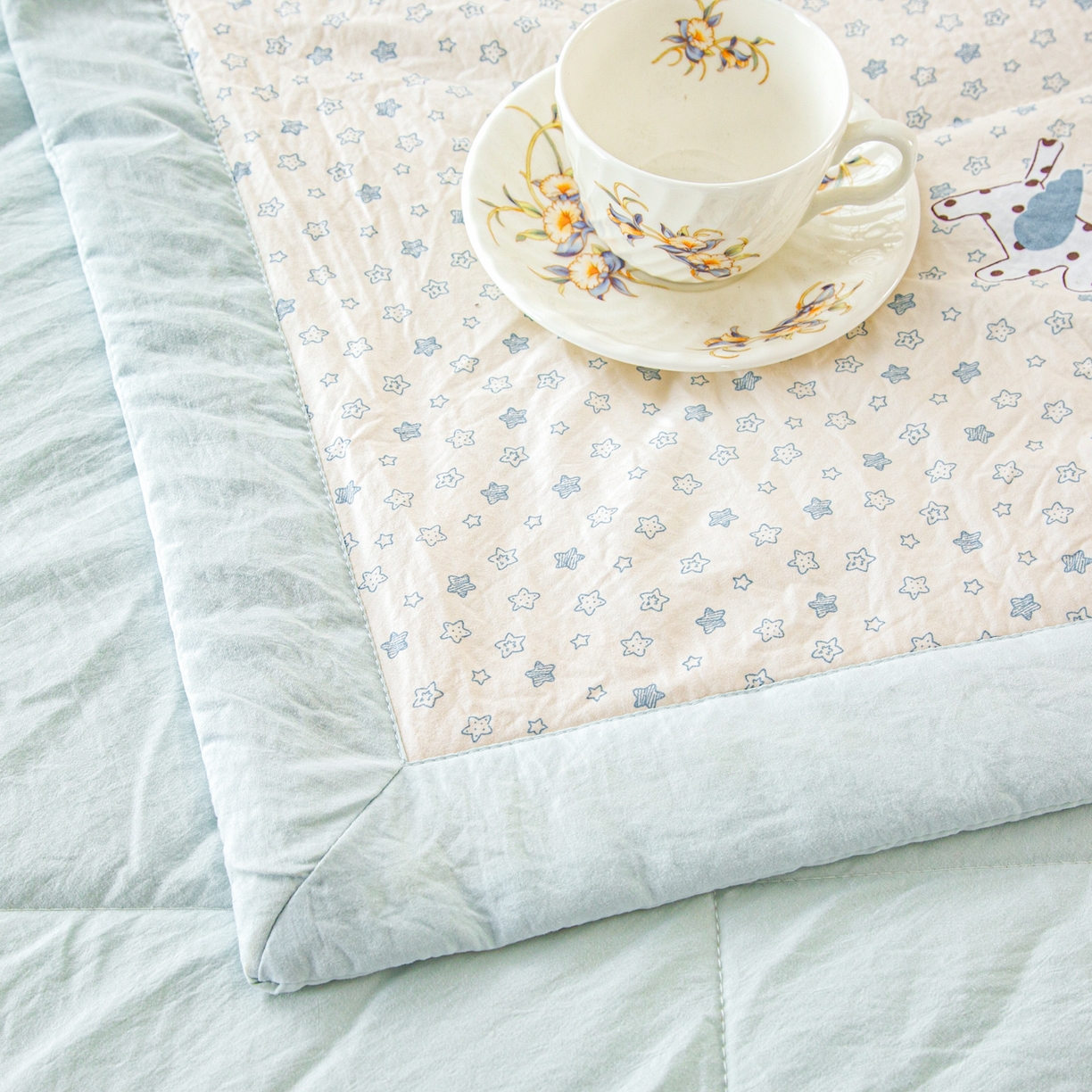 91家纺网 家纺一手货源 找家纺 美之润家纺 2026新款棉花新疆棉花被印花夏被学生单人宿舍夏被 星马漫语