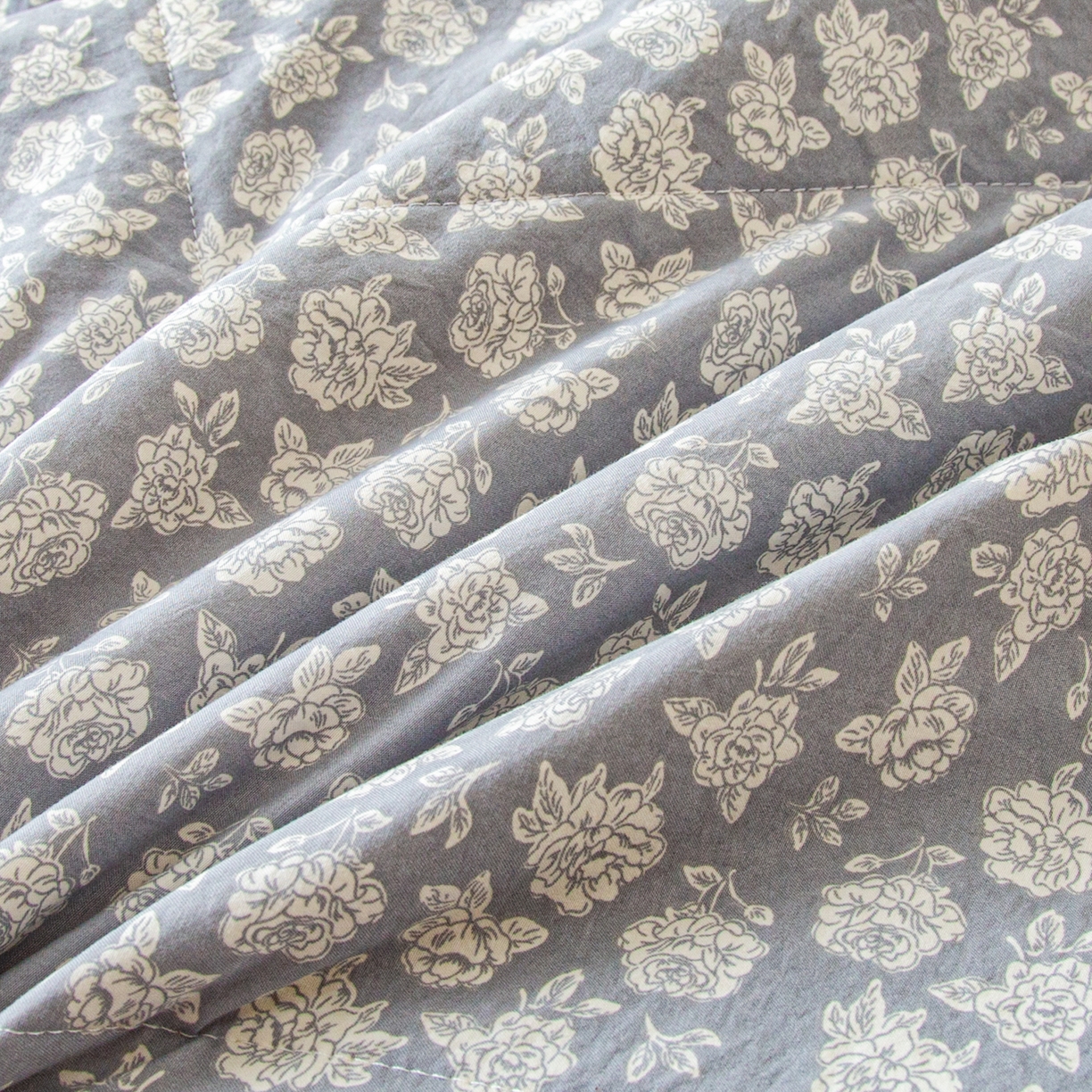 91家纺网 家纺一手货源 找家纺 美之润家纺 2026新款棉花新疆棉花被印花夏被学生单人宿舍夏被 云柔浅灰