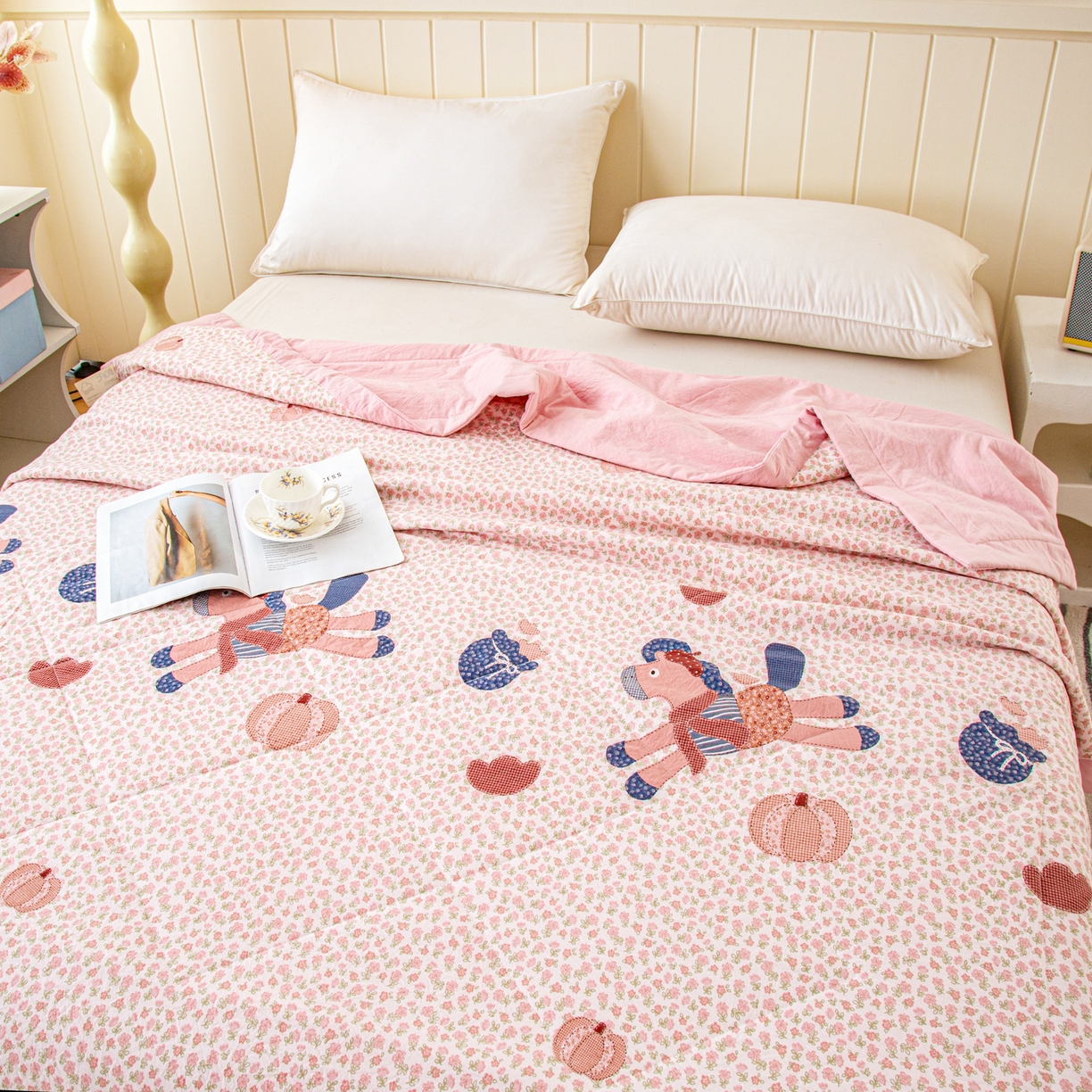 91家纺网 家纺一手货源 找家纺 美之润家纺 2026新款棉花新疆棉花被印花夏被学生单人宿舍夏被 田园小马