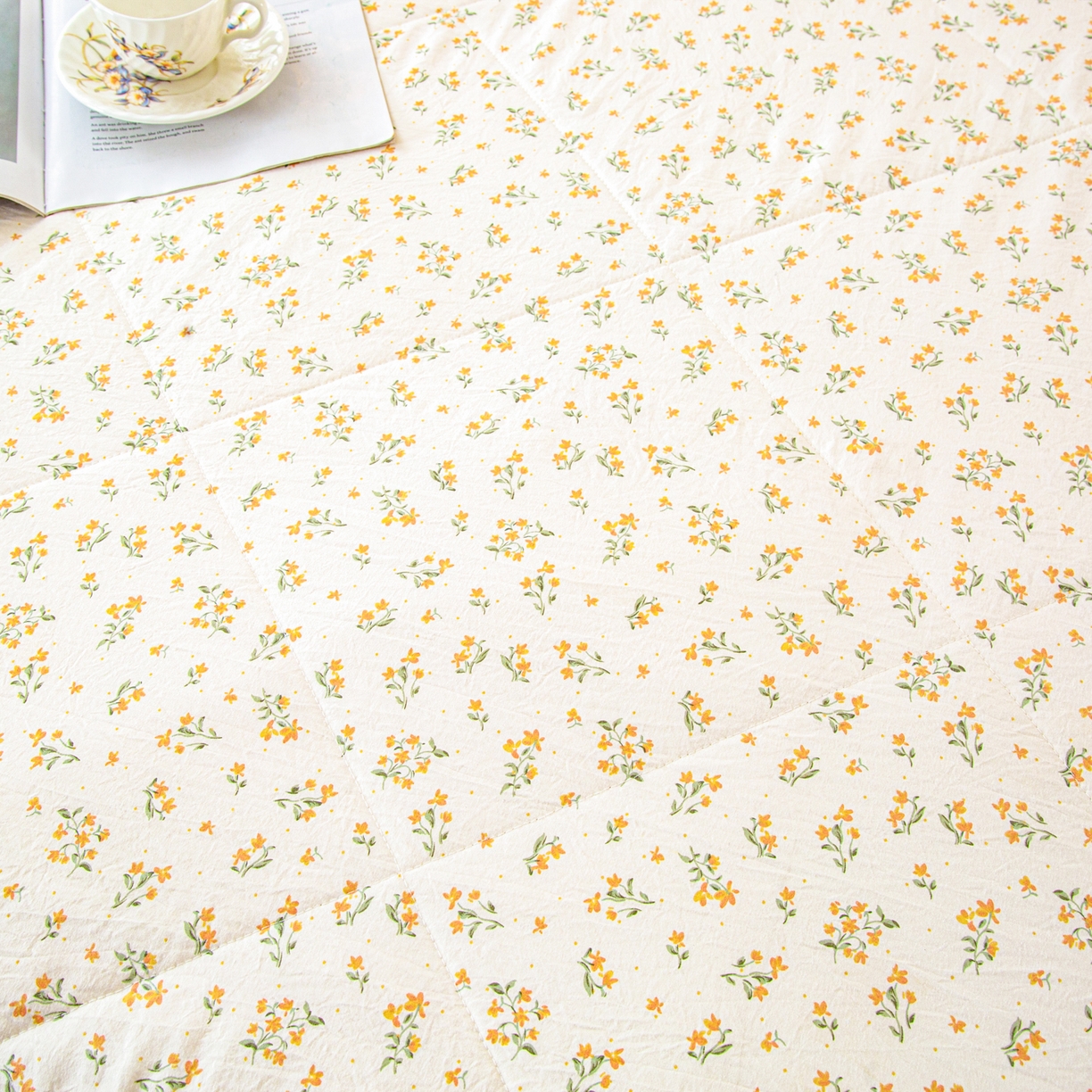 91家纺网 家纺一手货源 找家纺 美之润家纺 2026新款棉花新疆棉花被印花夏被学生单人宿舍夏被 棉柔浅黄