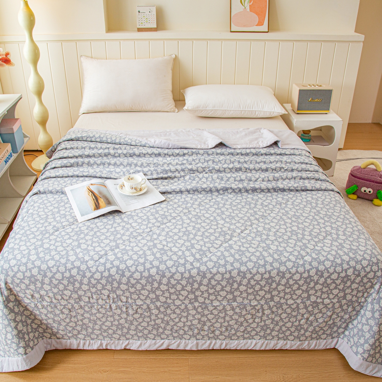 91家纺网 家纺一手货源 找家纺 美之润家纺 2026新款棉花新疆棉花被印花夏被学生单人宿舍夏被 云柔浅灰