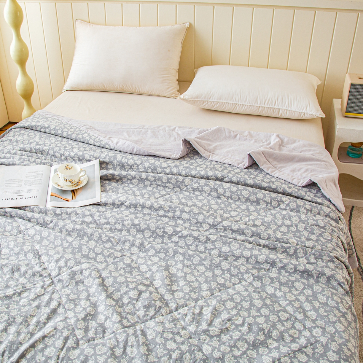 91家纺网 家纺一手货源 找家纺 美之润家纺 2026新款棉花新疆棉花被印花夏被学生单人宿舍夏被 云柔浅灰