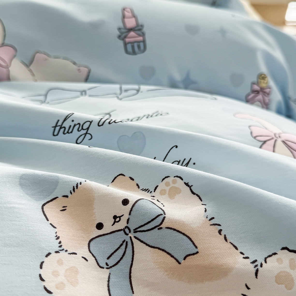 91家纺网 家纺一手货源 找家纺 小蓝孩家纺 2026新款12868全棉印花单被套(联系商家可打折，尺寸可定制) 奶油阿布-蓝