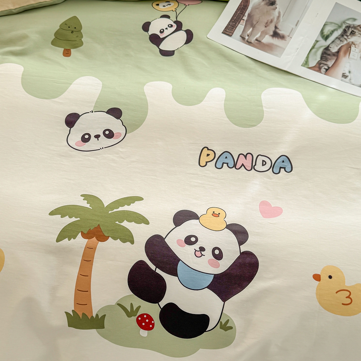 91家纺网 家纺一手货源 找家纺 小蓝孩家纺 2026新款12868全棉印花单被套(联系商家可打折，尺寸可定制) 熊猫鸭鸭乐-绿